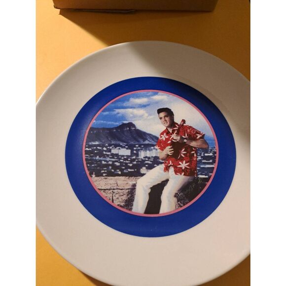 Elvis Presley Signature Collector Plate Hawaiian Style 8" 2017 - Picture 2 of 3